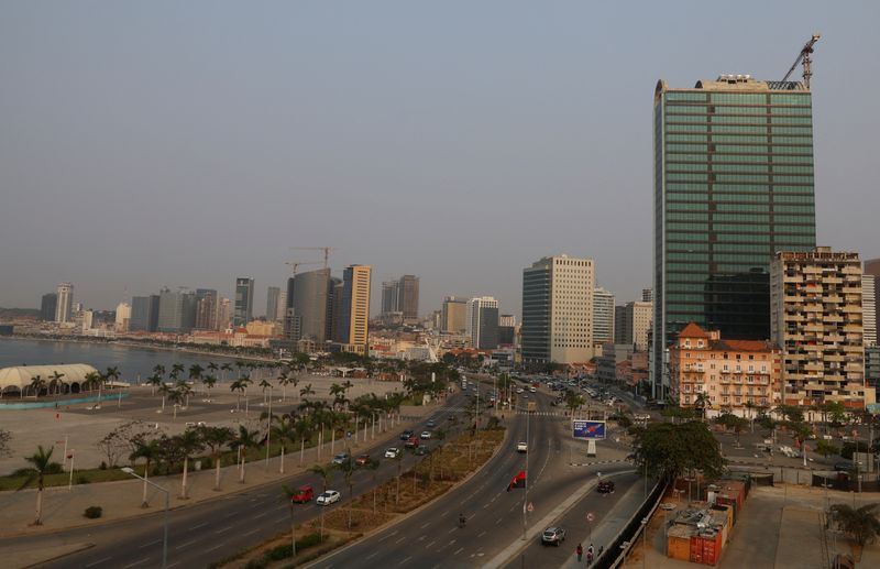 © Reuters. FILE PHOTO: A general view of Luanda in Angola, August 25, 2022. REUTERS/Siphiwe Sibeko/File Photo