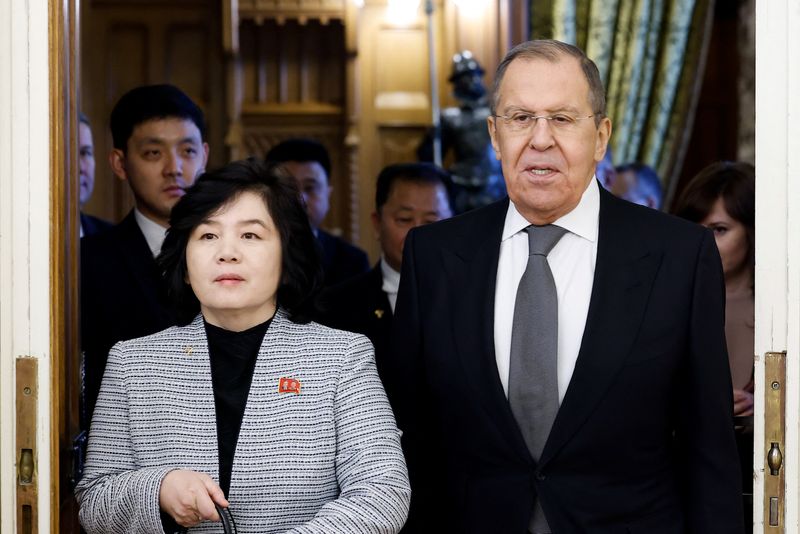 &copy; Reuters. Sergei Lavrov e Choe Son Hui em Moscoun 16/1/2024  REUTERS/Maxim Shemetov