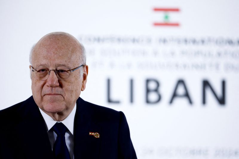 &copy; Reuters. Il primo ministro ad interim del Libano Najib Mikati partecipa a una conferenza stampa durante un convegno internazionale di aiuti a sostegno del Libano a Parigi, Francia, 24 ottobre 2024. REUTERS/Sarah Meyssonnier