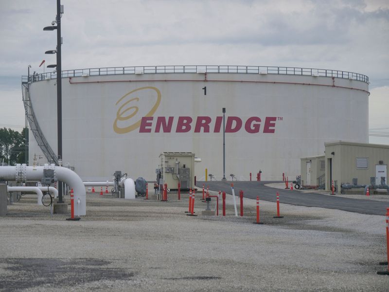 &copy; Reuters. FILE PHOTO: Storage tanks are seen at Enbridge’s terminal located outside Manhattan, Illinois, U.S., June 26, 2024. REUTERS/Nicole Jao/File Photo