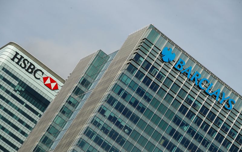 © Reuters. FILE PHOTO: Barclays and HSBC buildings in London, Britain October 20, 2020. REUTERS/Matthew Childs/File Photo