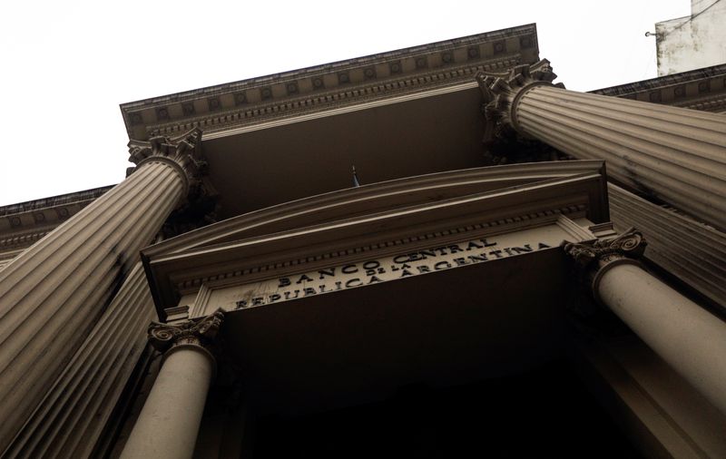 © Reuters. FILE PHOTO: An entrance to the Central Bank of the Argentine Republic is pictured in Buenos Aires, Argentina October 28, 2019. REUTERS/Ricardo Moraes/File Photo