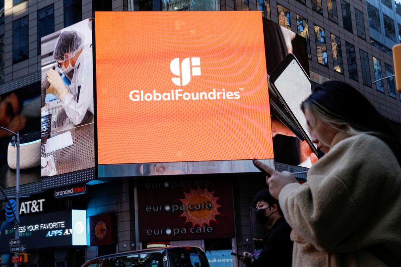 © Reuters. FILE PHOTO: A screen displays the company logo for semiconductor and chipmaker GlobalFoundries Inc. during the company's IPO at the Nasdaq MarketSite in Times Square in New York City, U.S., October 28, 2021.  REUTERS/Brendan McDermid/File Photo