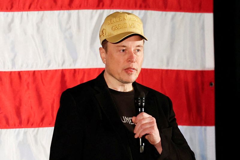 © Reuters. FILE PHOTO: Tesla CEO and X owner Elon Musk, who supports Republican presidential nominee former U.S. president Donald Trump, speaks about voting during an America PAC Town Hall in Folsom, Pennsylvania, U.S., October 17, 2024. REUTERS/Rachel Wisniewski/File Photo