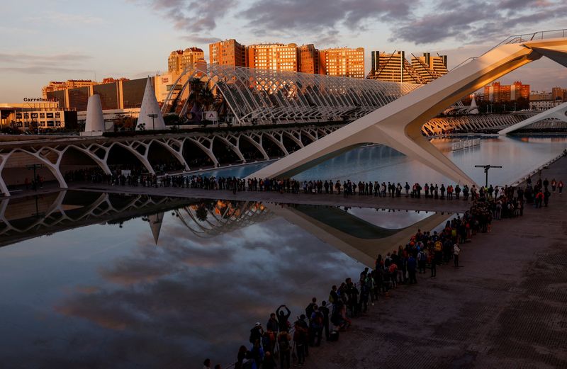 1000’s be part of effort to scrub up catastrophic Spanish floods By Reuters