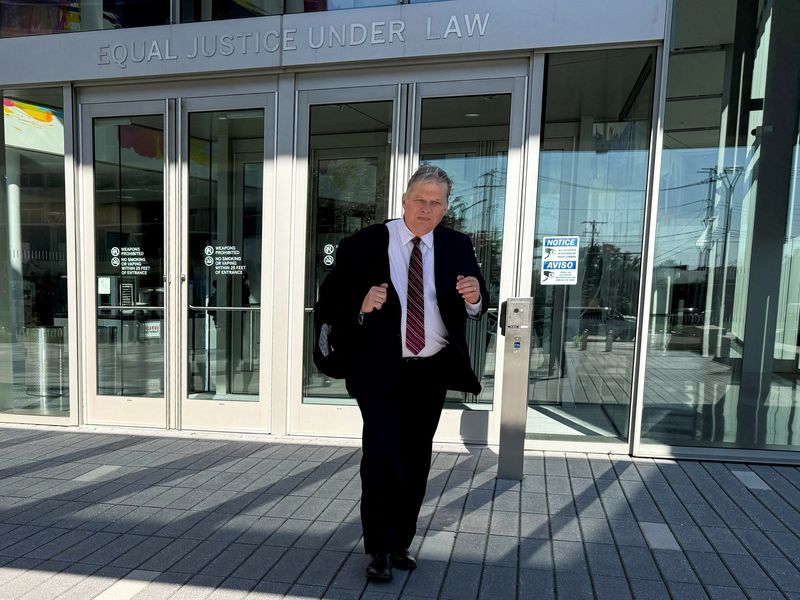 &copy; Reuters. Lawyer Erick Kaardal leaves the federal courthouse, following arguments for a lawsuit regarding overseas voters, in Harrisburg, Pennsylvania, U.S., October 18, 2024. REUTERS/Luc Cohen