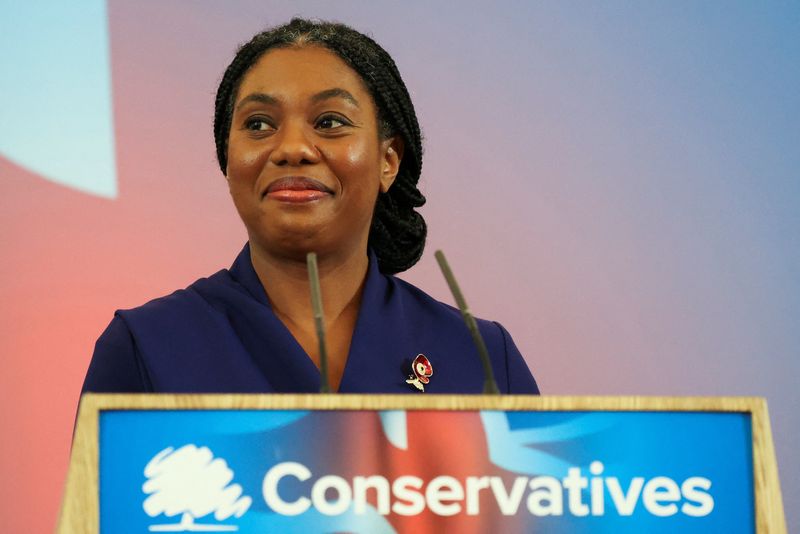 © Reuters. Kemi Badenoch speaks on stage, on the day she was announced as the new leader of Britain's Conservative Party, in London, Britain, November 2, 2024. REUTERS/Mina Kim      