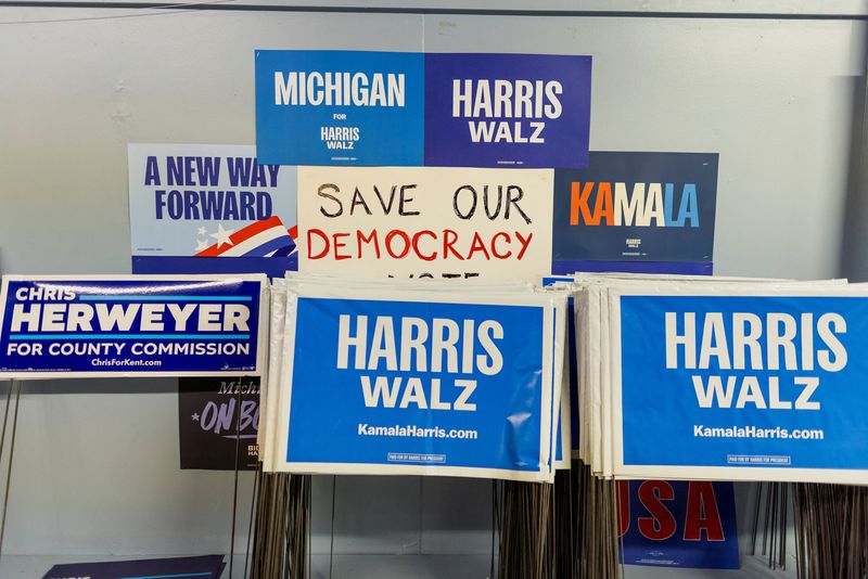 &copy; Reuters. Campaign signs at the Kent County Democrats office in Grand Rapids, Michigan, U.S. November 2, 2024. REUTERS/Carlos Osorio