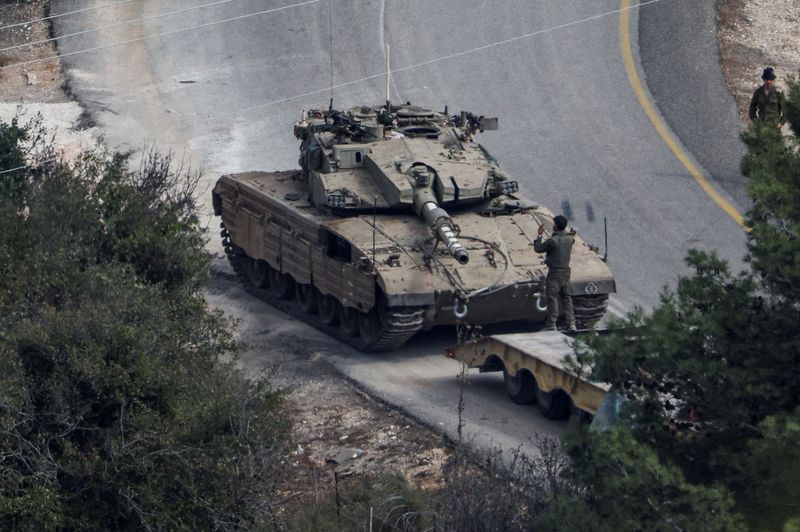 © Reuters. An Israeli tank is loaded on a truck, amid ongoing hostilities between Hezbollah and Israeli forces, in northern Israel, October 31, 2024. REUTERS/Violeta Santos Moura/File Photo