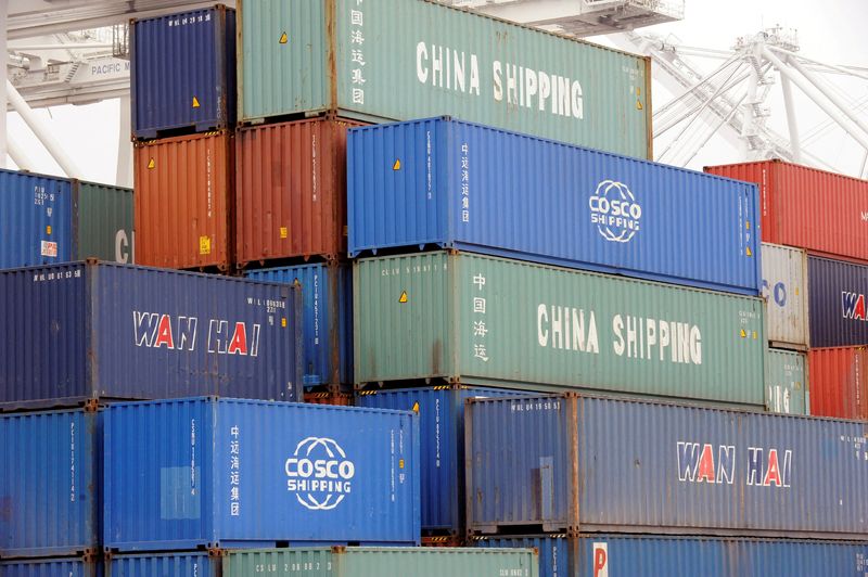 © Reuters. FILE PHOTO: Shipping containers at Pier J at the Port of Long Beach wait for processing in Long Beach, California, U.S., April 4, 2018. REUTERS/Bob Riha Jr./File Photo