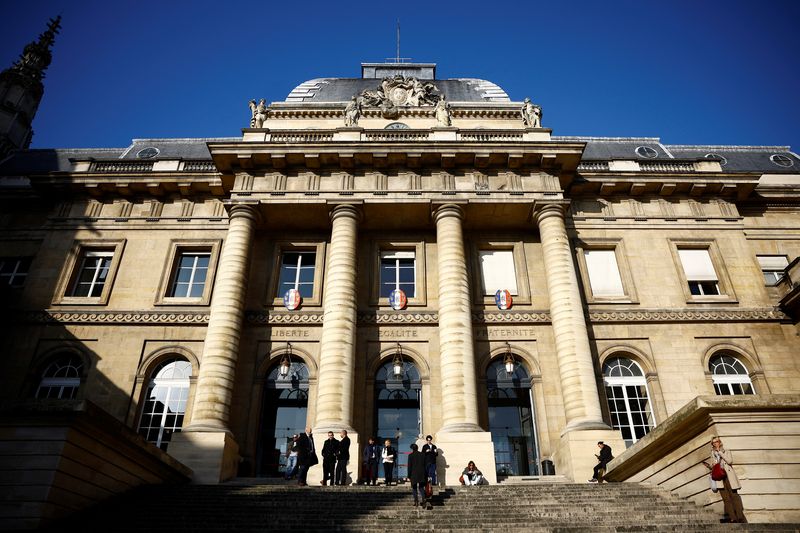 © Reuters. General view of the courthouse on the Ile de la Cite on the first day of the trial of eight people accused of involvement in the beheading of French history teacher Samuel Paty by a suspected Islamist in 2020 in an attack outside his school in the Paris suburb of Conflans-Sainte-Honorine, in Paris, France, November 4, 2024. REUTERS/Sarah Meyssonnier