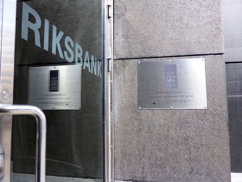 &copy; Reuters. FILE PHOTO: A view of an entrance of Sweden's central bank in Stockholm, Sweden, August 12, 2016. Picture taken August 12, 2016. REUTERS/Violette Goarant/File Photo