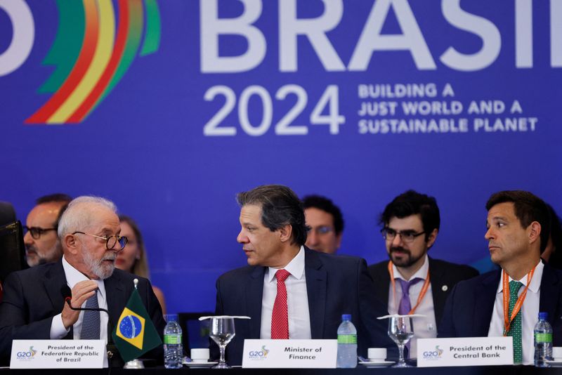 © Reuters. Presidente Luiz Inácio Lula da Silva, ministro da Fazenda, Fernando Haddad, e presidente do Banco Central, Roberto Campos Neto, durante encontro do G20, em Brasília
13/12/2023
REUTERS/Adriano Machado