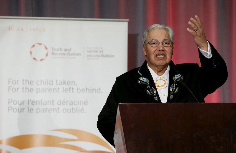 &copy; Reuters. FILE PHOTO: Justice Murray Sinclair speaks during the release of the Truth and Reconciliation Commission's final report in Ottawa, Canada, December 15, 2015. REUTERS/Chris Wattie/File Photo