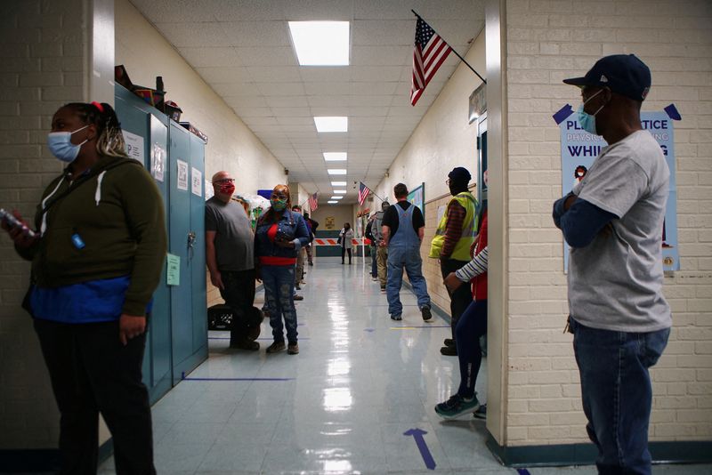 © Reuters. FILE PHOTO: Voters line up at a Ferguson polling station during Election Day in Missouri, U.S., November 3, 2020. REUTERS/Lawrence Bryant/File Photo