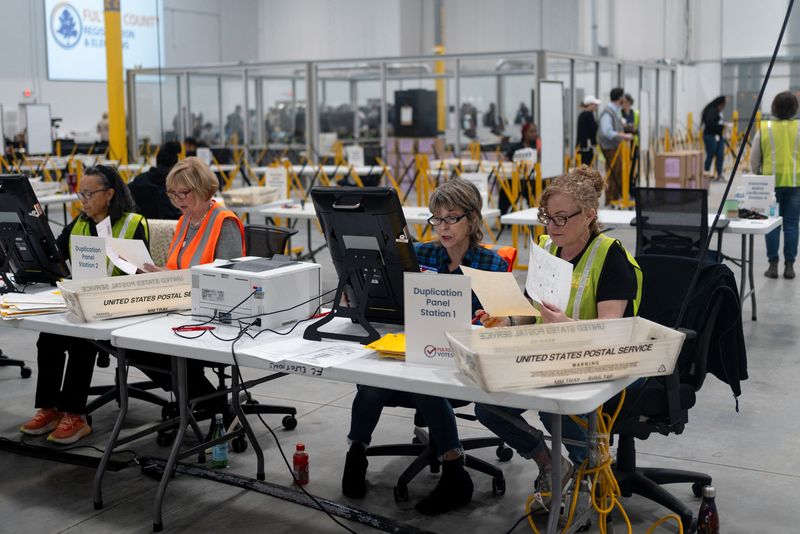 &copy; Reuters. Fulton county workers process absentee ballots at Fulton County Operations Hub and Elections Center the day before the U.S. presidential election, in Atlanta, Georgia U.S., November 4, 2024. REUTERS/Cheney Orr