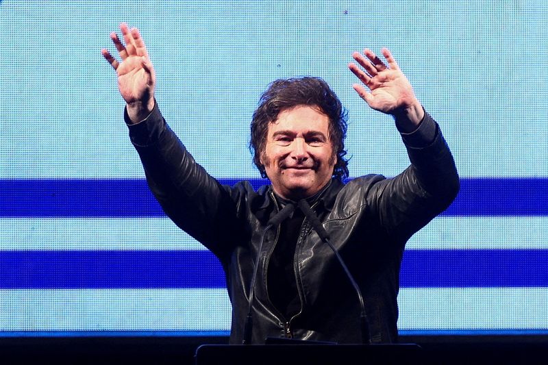 &copy; Reuters. FILE PHOTO: Argentine President Javier Milei gestures onstage during a rally to launch his party, La Libertad Avanza, nationally, in Buenos Aires, Argentina September 28, 2024. REUTERS/Matias Baglietto/File Photo