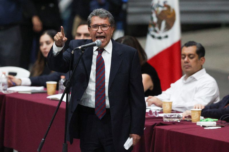 © Reuters. Ricardo Monreal of the ruling Morena Party speaks during a debate on a controversial judicial reform proposed by Mexico’s President Andres Manuel Lopez Obrador, at the Magdalena Mixhuca Sports Complex, in Mexico City, Mexico September 3, 2024. REUTERS/Luis Cortes