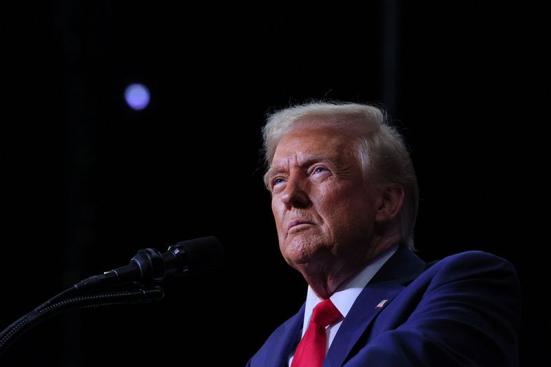 ©Reuters. Republican presidential candidate and former U.S. President Donald Trump holds a campaign rally at the PPG Paints Arena in Pittsburgh, Pennsylvania, U.S., November 4, 2024. REUTERS/Brian Snyder