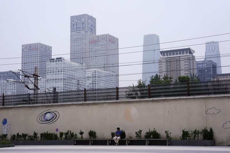 &copy; Reuters. FILE PHOTO: A person sits on a bench near Beijing's Central Business District (CBD), China July 14, 2024. REUTERS/Tingshu Wang/File Photo