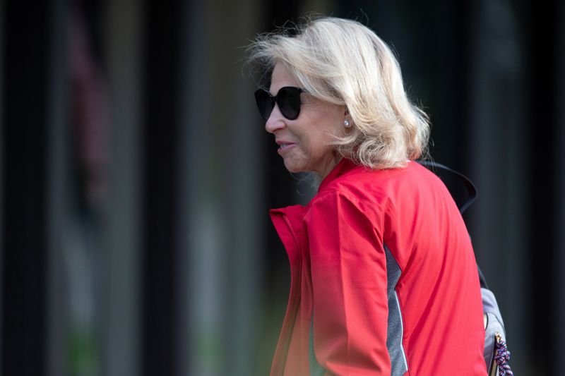 © Reuters. FILE PHOTO: Shari Redstone, chairman of ViacomCBS, walks to the morning session of the annual Allen and Co. Sun Valley media conference in Sun Valley, Idaho, U.S. July 7, 2021.  REUTERS/Brian Losness/File Photo