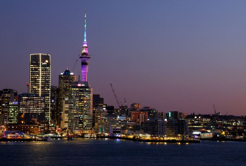 © Reuters. FILE PHOTO: The skyline of Auckland, New Zealand, is seen at sunset. Auckland, New Zealand - August 3, 2023 REUTERS/Molly Darlington/File Photo