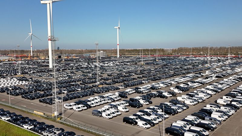 © Reuters. FILE PHOTO: A view of new cars parked in the port of Zeebrugge, Belgium, October 24, 2024. REUTERS/Bart Biesemans/File Photo