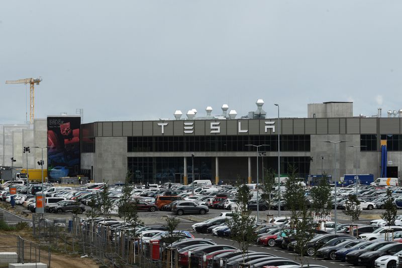 © Reuters. FILE PHOTO: A general view shows the Tesla Gigafactory in Gruenheide near Berlin, Germany, August 30, 2022. REUTERS/Annegret Hilse/File Photo