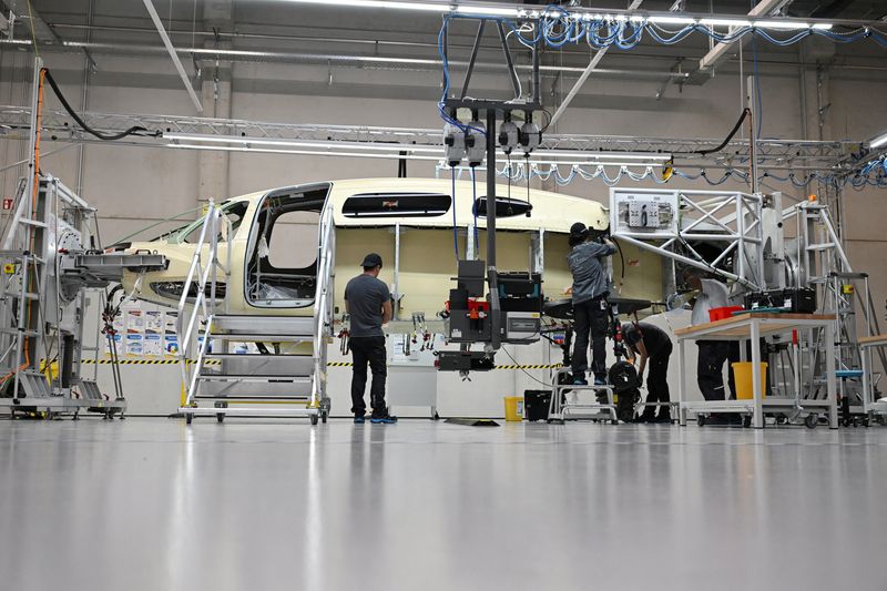 &copy; Reuters. An electrically powered vertical take-off and landing aircraft (eVTOL), which can carry up to 6 passengers, from the German aviation company Lilium is being built in a factory hall in Gauting, Germany, October 14, 2024. REUTERS/Angelika Warmuth/File Photo