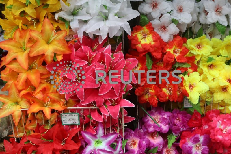 &copy; Reuters. Flores de plástico em loja no Rio de Janeiron07/08/2018. REUTERS/Pilar Olivares