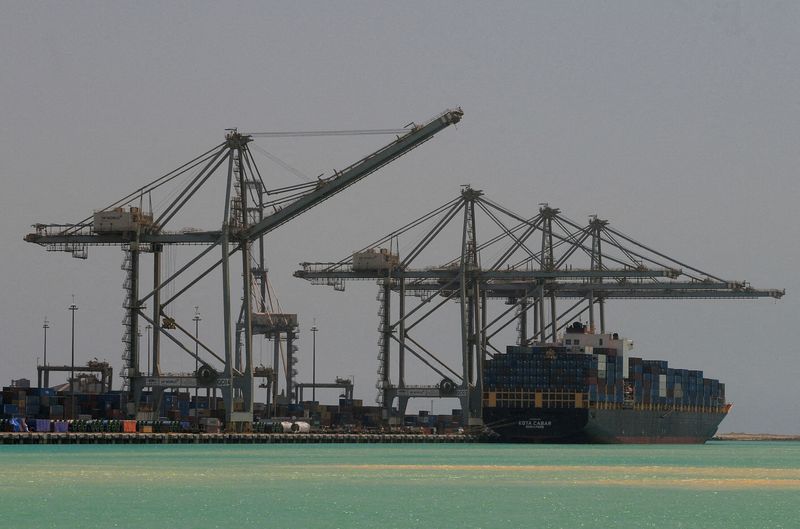 © Reuters. FILE PHOTO: A view of the construction site of a new container terminal of Ain Sokhna Port in Ain Sokhna, Suez Province, Egypt May 30, 2024. REUTERS/Shokry Hussien/File Photo