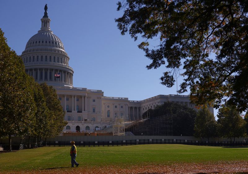 &copy; Reuters. The inaugural platform is seen under construction in front of the U.S. Capitol building in Washington, US, October 31, 2024. REUTERS/Hannah McKay