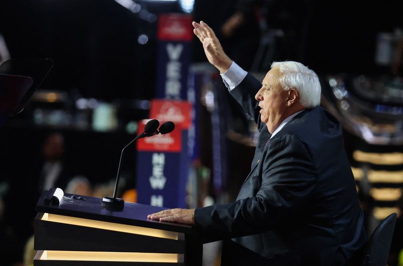 © Reuters. Gov. of West Virginia Jim Justice speaks on Day 2 of the Republican National Convention (RNC), at the Fiserv Forum in Milwaukee, Wisconsin, U.S., July 16, 2024. REUTERS/Jeenah Moon