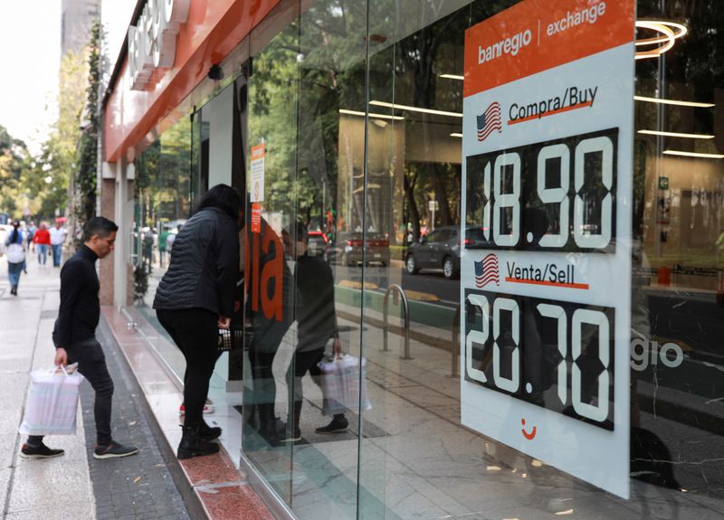 &copy; Reuters. FILE PHOTO: People enter a bank next to a board with currency exchange rates as the Mexican peso has adjusted its position in recent weeks in anticipation of the U.S. election, in Mexico City, Mexico October 30, 2024.REUTERS/Henry Romero/File Photo