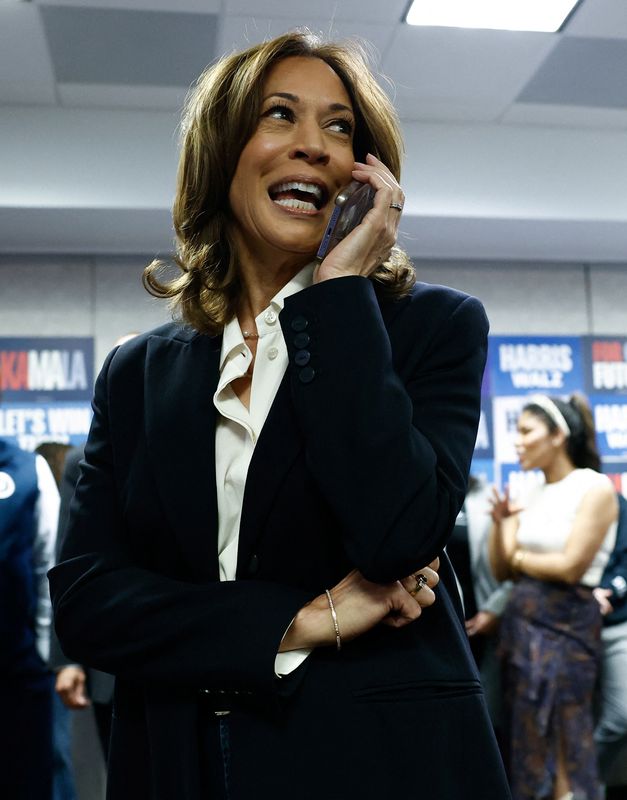 &copy; Reuters. Kamala visita sede do Comitê Nacional Democrata, em  Washingtonn05/11/2024nREUTERS/Evelyn Hockstein