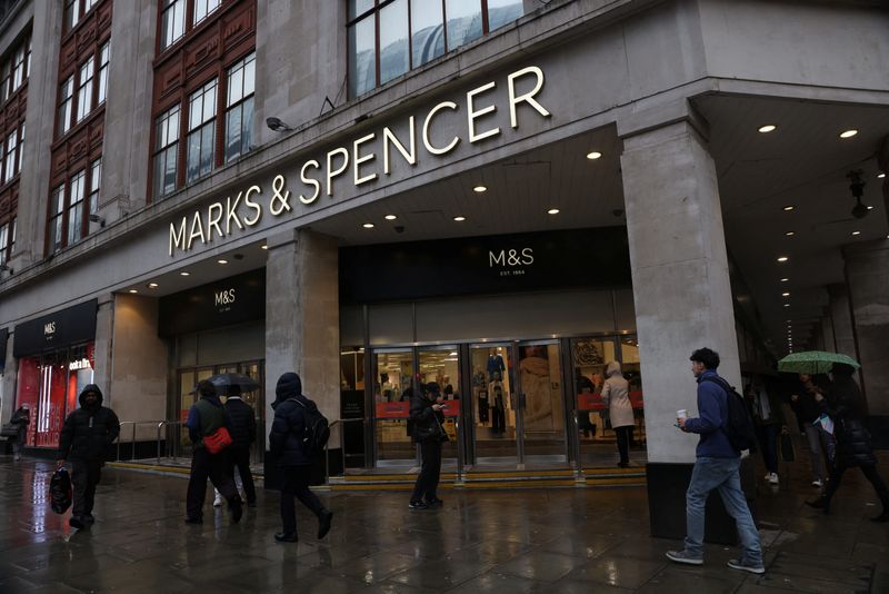 © Reuters. FILE PHOTO: Pedestrians walk past the Marks & Spencer store near Marble Arch on Oxford Street, in London, Britain, February 29, 2024. REUTERS/Hollie Adams/File Photo