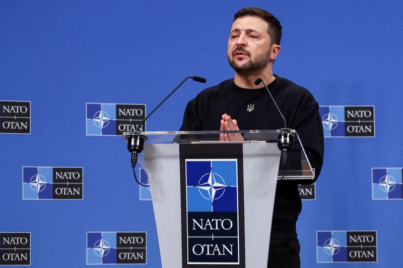 &copy; Reuters. FILE PHOTO: Ukraine's President Volodymyr Zelenskiy attends a press conference, at the NATO headquarters in Brussels, Belgium October 17, 2024. REUTERS/Yves Herman/File Photo