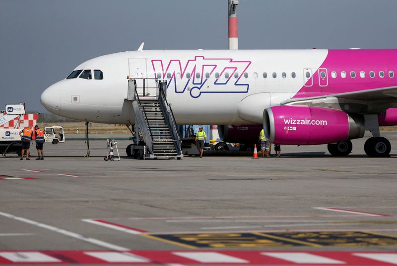 &copy; Reuters. Wizz Air's aircraft is parked on the tarmac at Ferenc Liszt International Airport in Budapest, Hungary, August 18, 2022. REUTERS/Bernadett Szabo/ File Photo