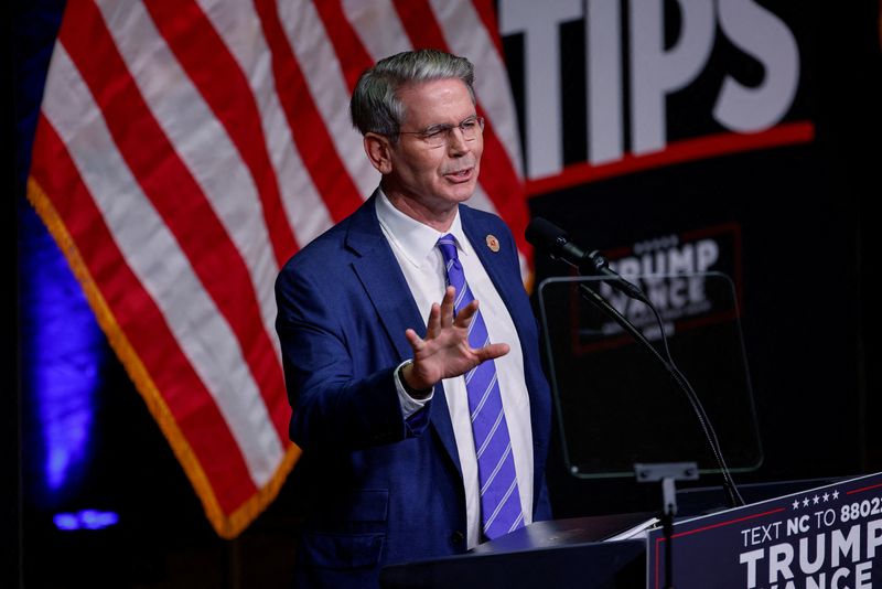 &copy; Reuters. Key Square Group founder Scott Bessent speaks at a campaign event for Republican presidential nominee and former U.S. President Donald Trump in Asheville, North Carolina, U.S. August 14, 2024. REUTERS/Jonathan Drake/File Photo