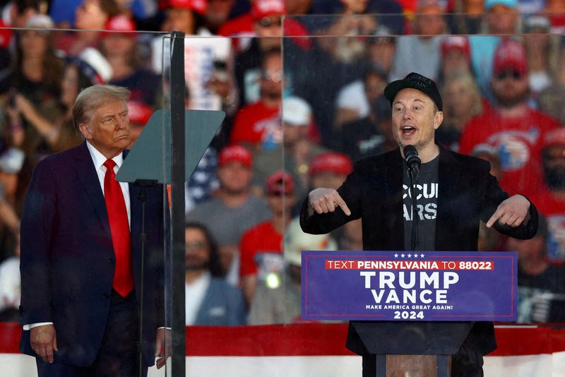 &copy; Reuters. FILE PHOTO: Tesla CEO and X owner Elon Musk speaks as Republican presidential nominee and former U.S. president Donald Trump looks on during a rally at the site of the July assassination attempt against Trump, in Butler, Pennsylvania, U.S., October 5, 202