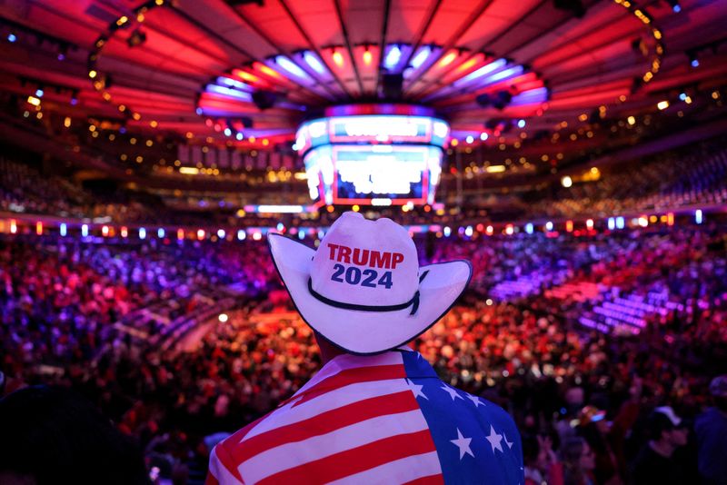 &copy; Reuters. FILE PHOTO: A person wears a Trump-themed cowboy hat, on the day of a rally for Republican presidential nominee and former U.S. President Donald Trump, at Madison Square Garden, in New York, U.S., October 27, 2024. REUTERS/Andrew Kelly/File Photo