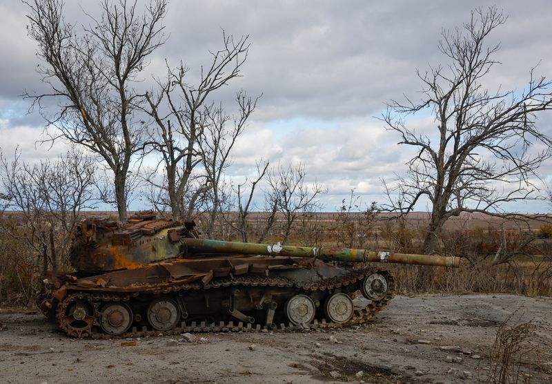 © Reuters. A tank destroyed in the course of Russia-Ukraine conflict is seen outside Donetsk, Russian-controlled Ukraine, November 3, 2024. REUTERS/Alexander Ermochenko/File Photo