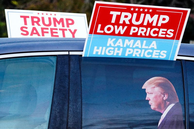 © Reuters. A view shows a vehicle with a sticker depicting Republican presidential nominee and former U.S. President Donald Trump, ahead of a Trump campaign rally in Gastonia, North Carolina, U.S. November 2, 2024. REUTERS/Megan Varner/File Photo