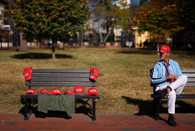 &copy; Reuters. A man sits next to a bench with MAGA hats, after Republican Donald Trump won the U.S. presidential election, outside the White House in Washington, D.C., U.S., November 6, 2024. REUTERS/Hannah McKay     TPX IMAGES OF THE DAY