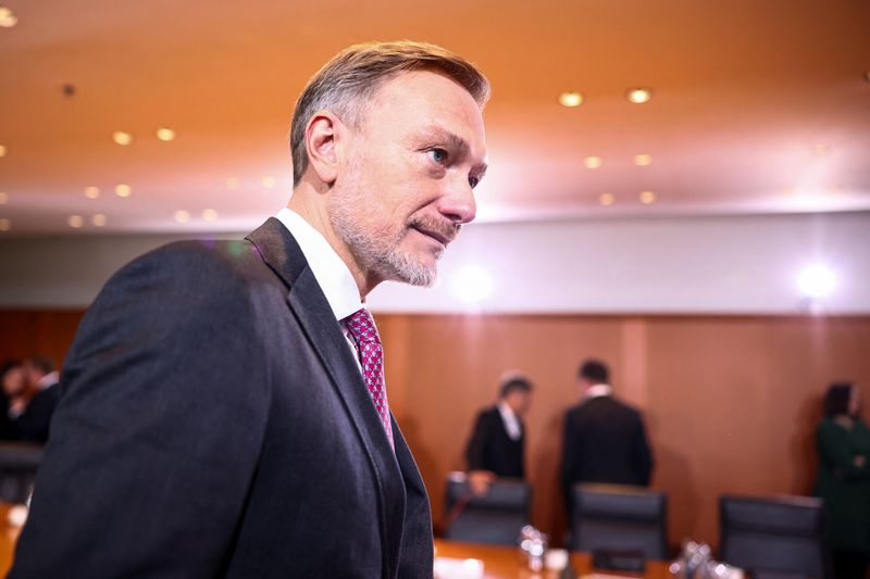 © Reuters. German Finance Minister Christian Lindner attends a cabinet meeting at the Chancellery in Berlin, Germany, November 6, 2024. REUTERS/Liesa Johannssen