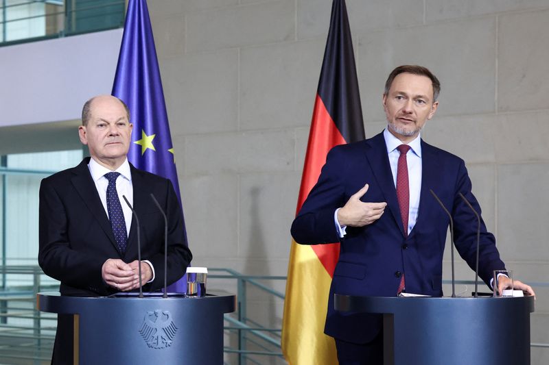 © Reuters. FILE PHOTO: German Finance Minister Christian Lindner speaks as he presents the 2024 budget with Chancellor Olaf Scholz, and Economy and Climate Minister Robert Habeck in Berlin, Germany, December 13, 2023. REUTERS/Liesa Johannssen/File Photo