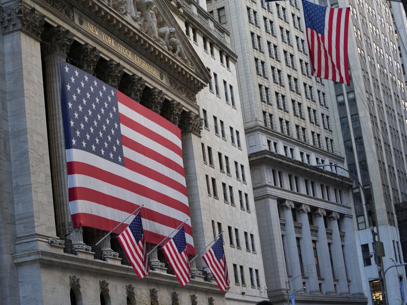 &copy; Reuters. An American flag hangs on the facade of the New York Stock Exchange on the 2024 U.S. Presidential Election Day in Manhattan in New York City, U.S., November 5, 2024. REUTERS/Stephani Spindel