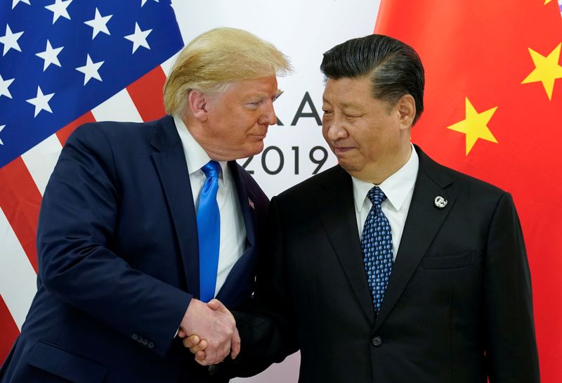 © Reuters. FILE PHOTO: U.S. President Donald Trump meets with China's President Xi Jinping at the start of their bilateral meeting at the G20 leaders summit in Osaka, Japan, June 29, 2019. REUTERS/Kevin Lamarque/File Photo