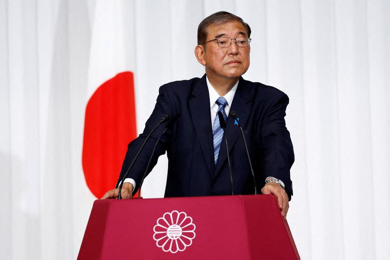 © Reuters. Japanese Prime Minister and leader of the ruling Liberal Democratic Party (LDP) Shigeru Ishiba looks on as he speaks during a press conference a day after Japan's lower house election, at the party's headquarters in Tokyo, Japan October 28, 2024. REUTERS/Kim Kyung-Hoon/Pool/File PHoto