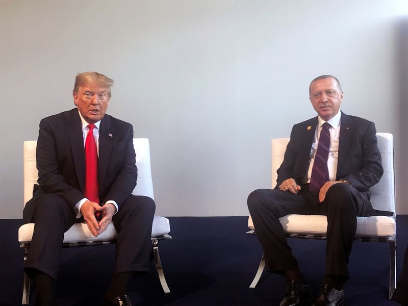 © Reuters. FILE PHOTO: Turkish President Tayyip Erdogan meets with U.S. President Donald Trump during the NATO summit in London, Britain, December 4, 2019. Murat Cetinmuhurdar/Presidential Press Office/Handout via REUTERS/File Photo